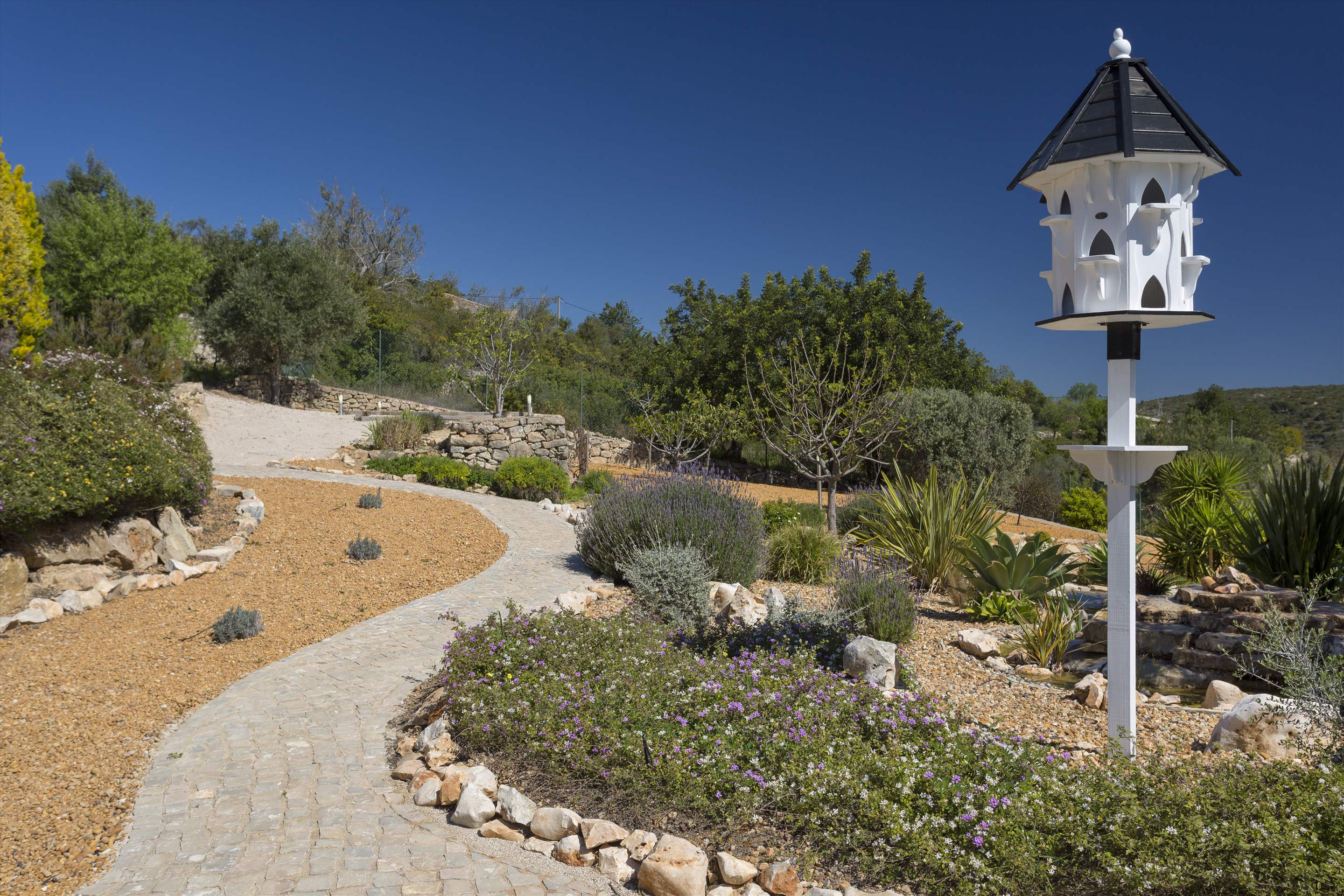 Casa da Pena Branca Four Bedrooms, 8 Persons occupancy, 4 bedroom villa in Loule Area, Algarve