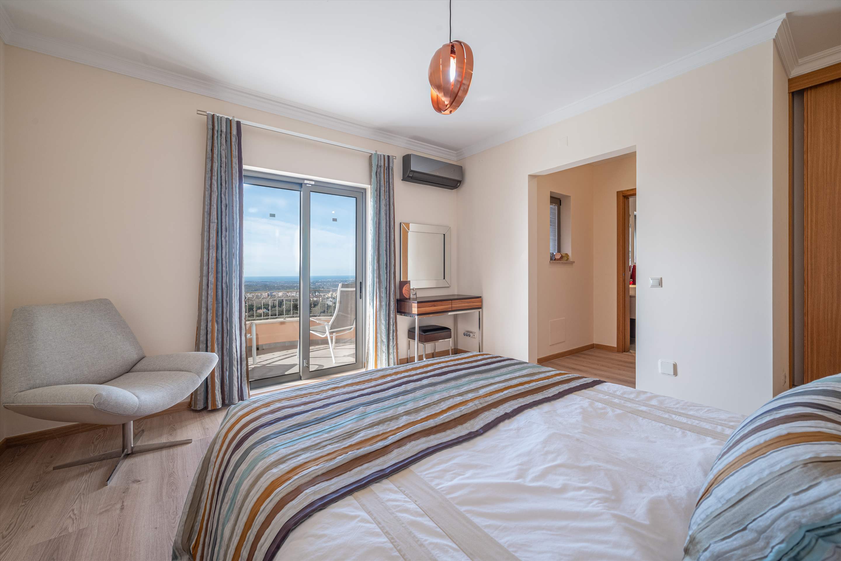 Casa da Pena Branca Four Bedrooms, 8 Persons occupancy, 4 bedroom villa in Loule Area, Algarve