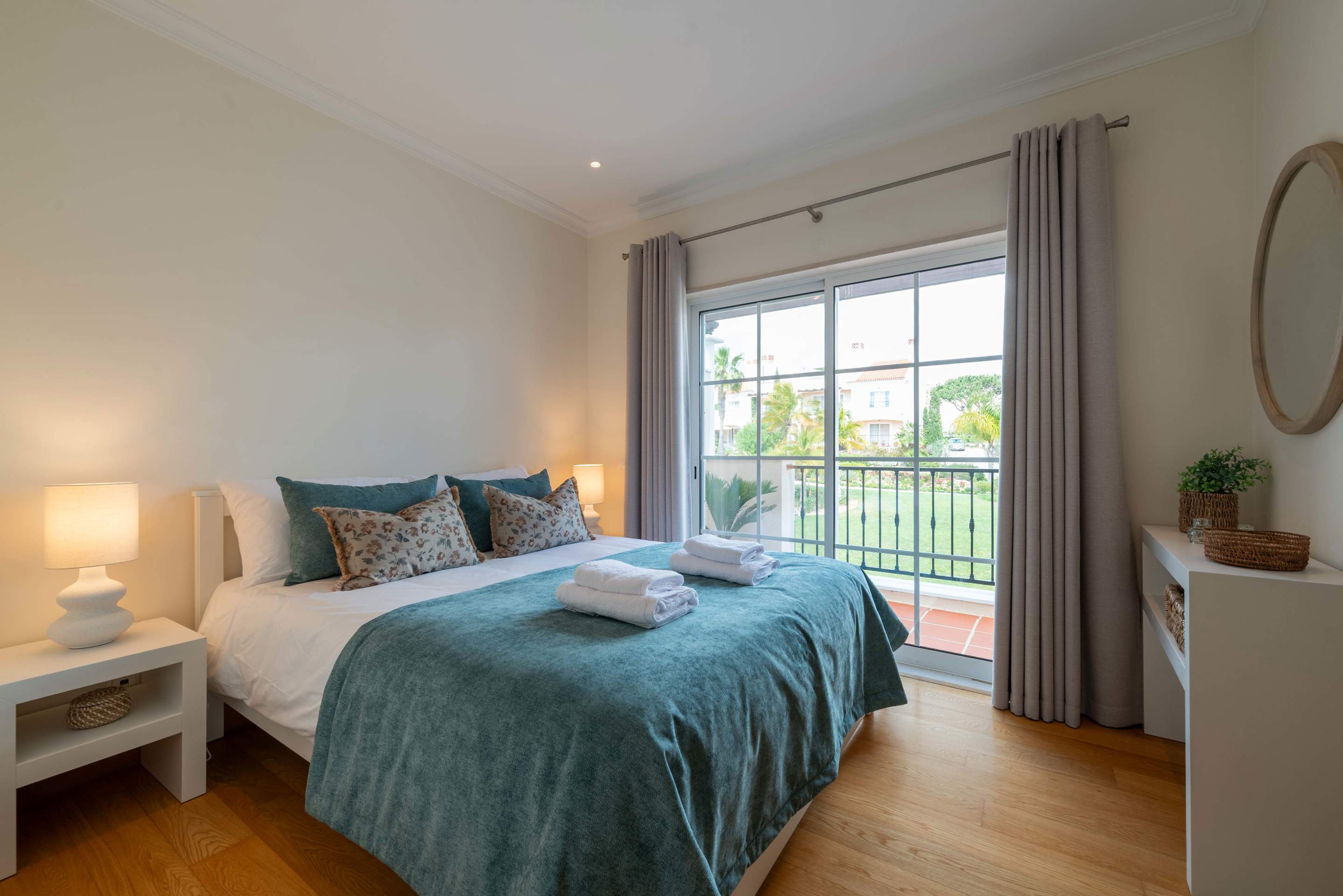 The Lemon Tree at Palmyra, 4 bedroom villa in Vila Sol, Algarve