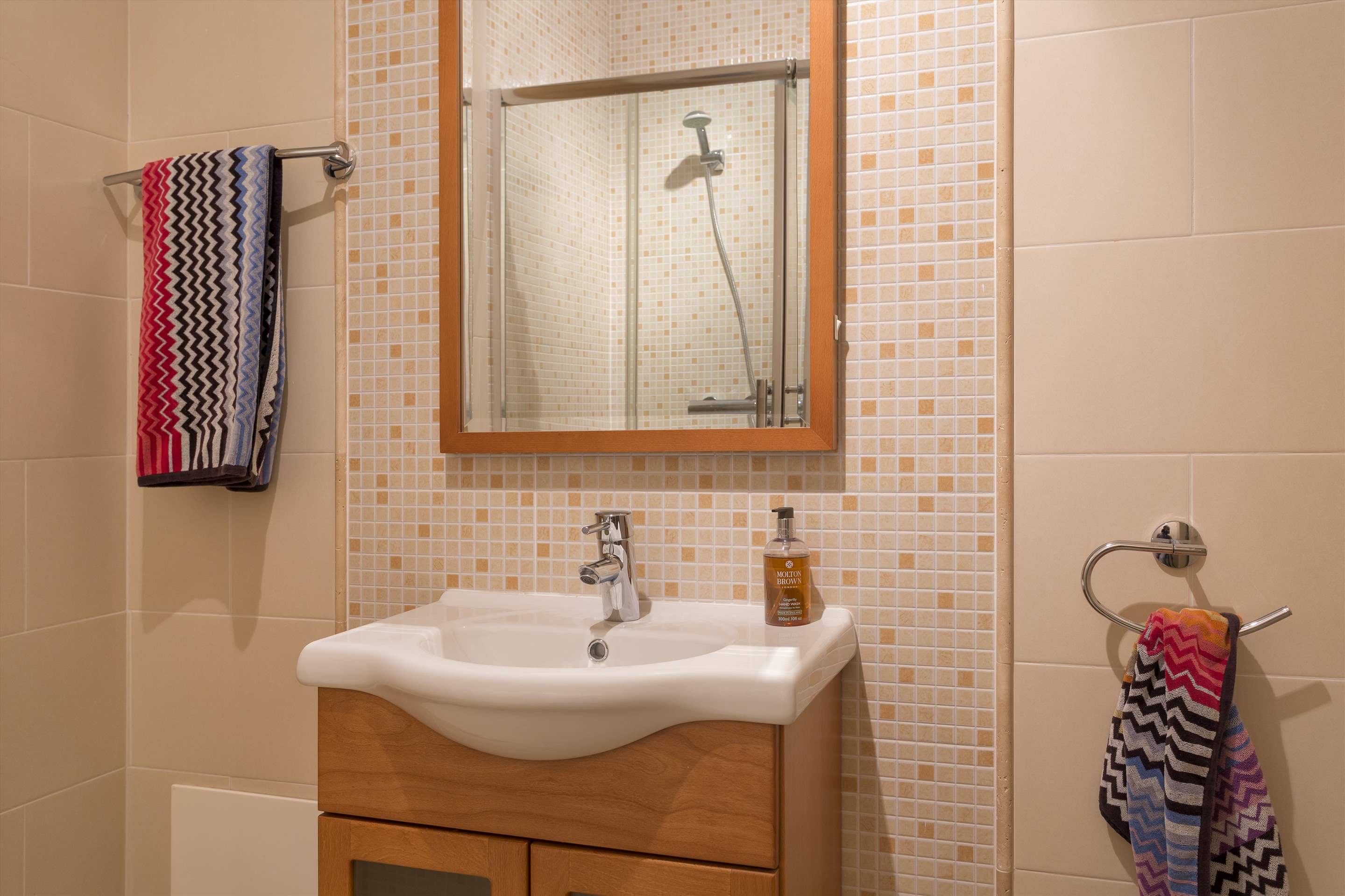 Casa da Pena Branca Four Bedrooms, 8 Persons occupancy, 4 bedroom villa in Loule Area, Algarve