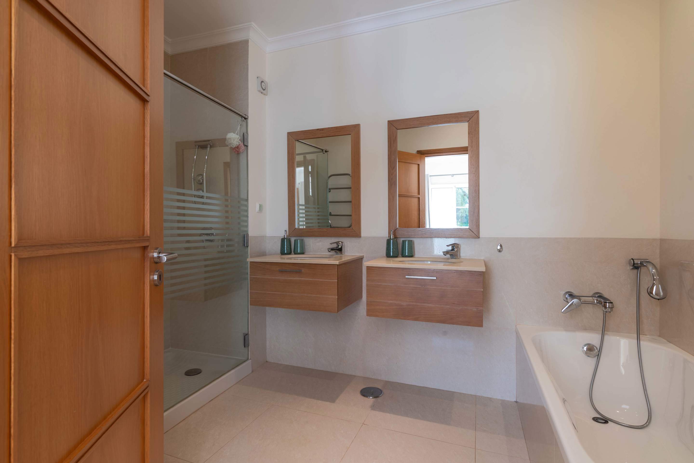 The Lemon Tree at Palmyra, 4 bedroom villa in Vila Sol, Algarve