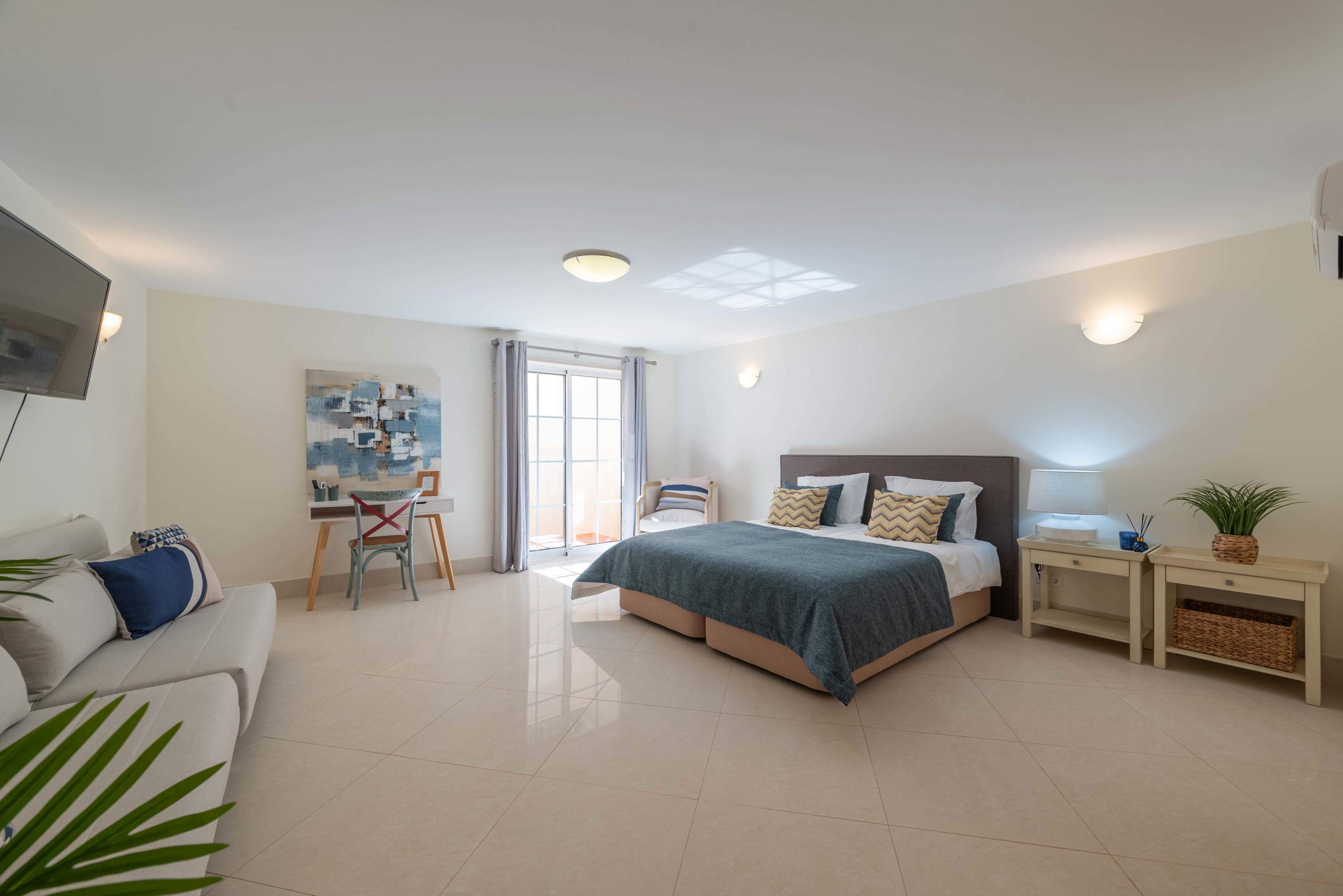 The Lemon Tree at Palmyra, 4 bedroom villa in Vila Sol, Algarve