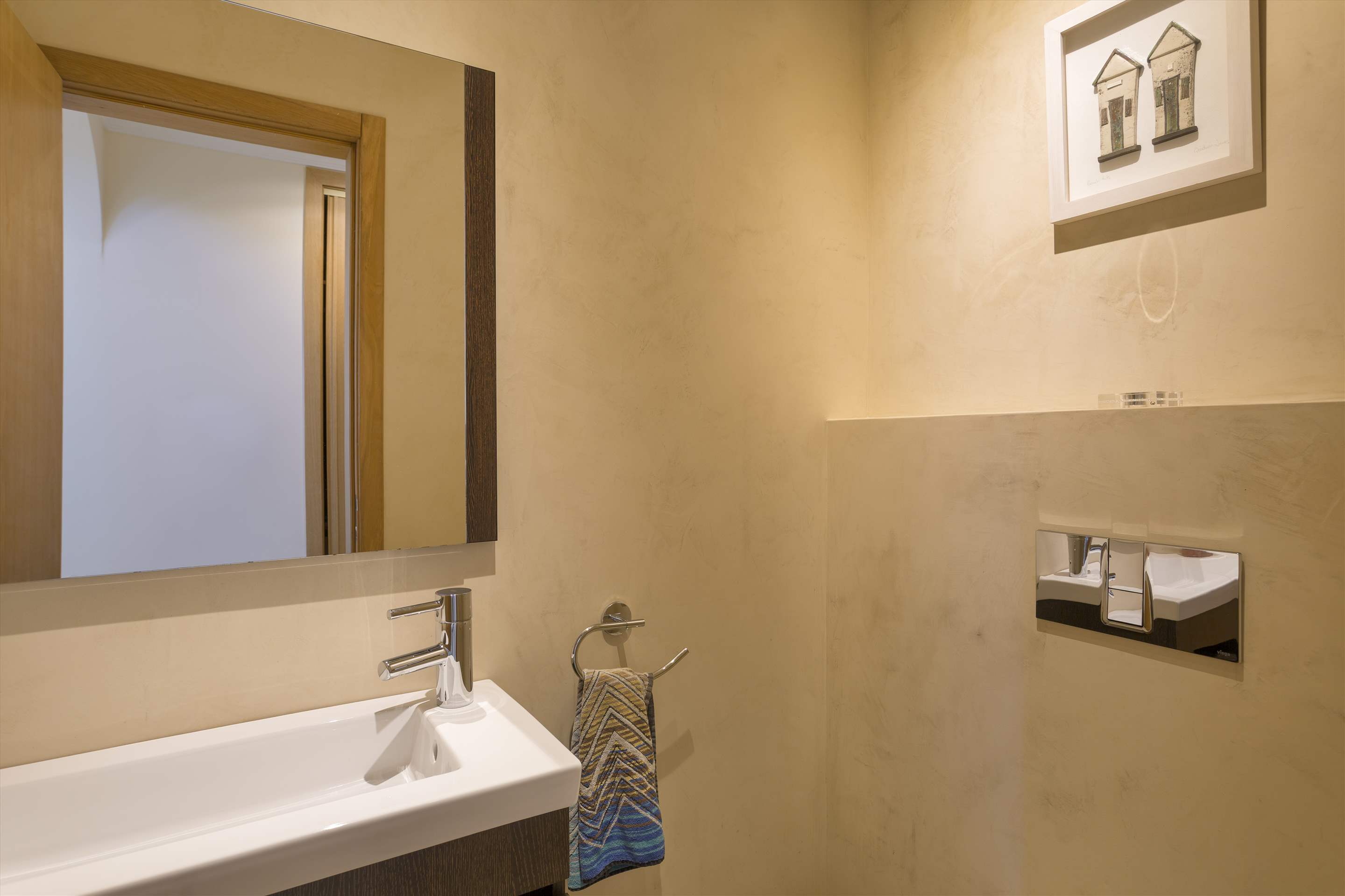 Casa da Pena Branca Four Bedrooms, 8 Persons occupancy, 4 bedroom villa in Loule Area, Algarve