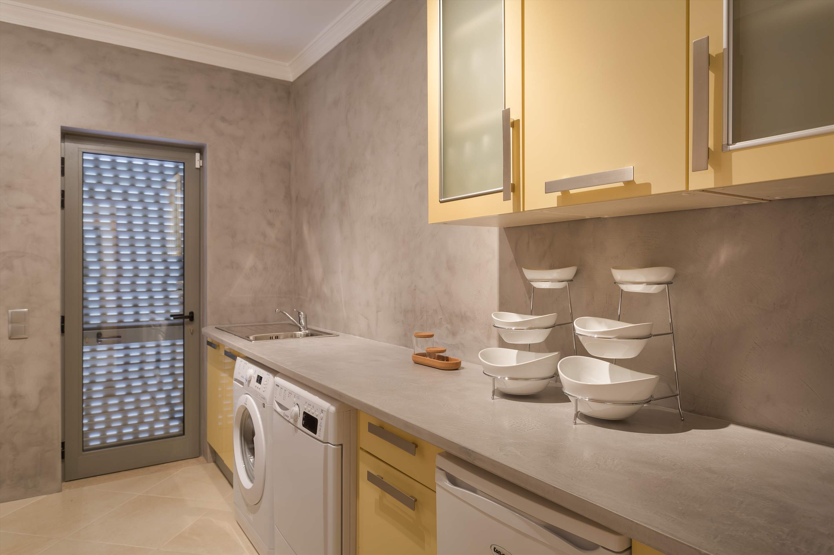 Casa da Pena Branca Four Bedrooms, 8 Persons occupancy, 4 bedroom villa in Loule Area, Algarve