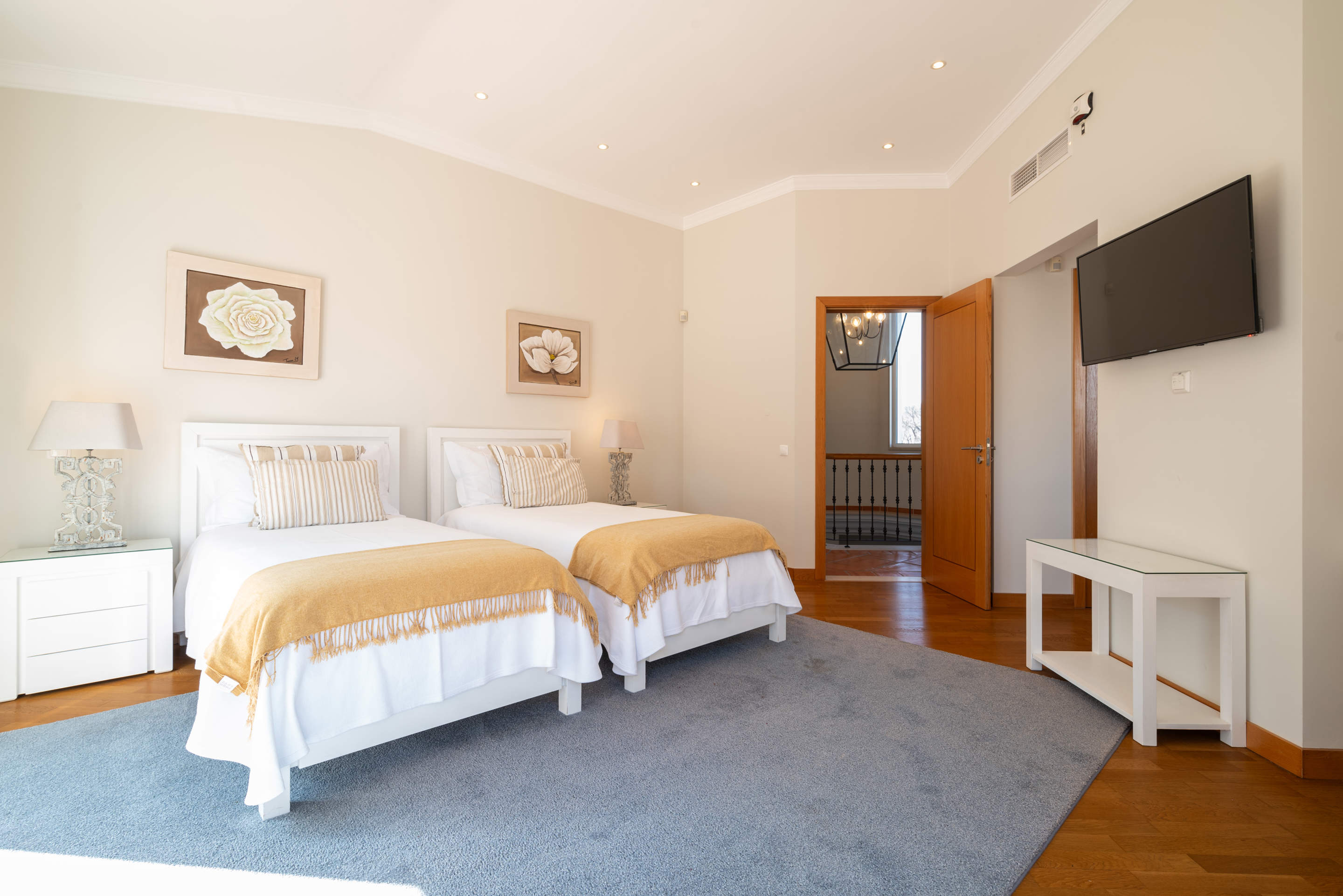 Villa Mayfair 5 Bedroom Rental, 5 bedroom villa in Quinta do Lago, Algarve