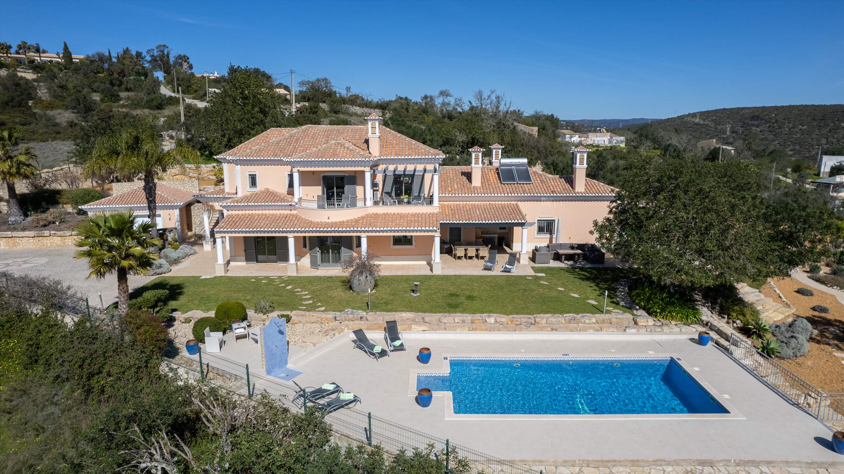 Casa da Pena Branca Four Bedrooms, 8 Persons occupancy, 4 bedroom villa in Loule Area, Algarve