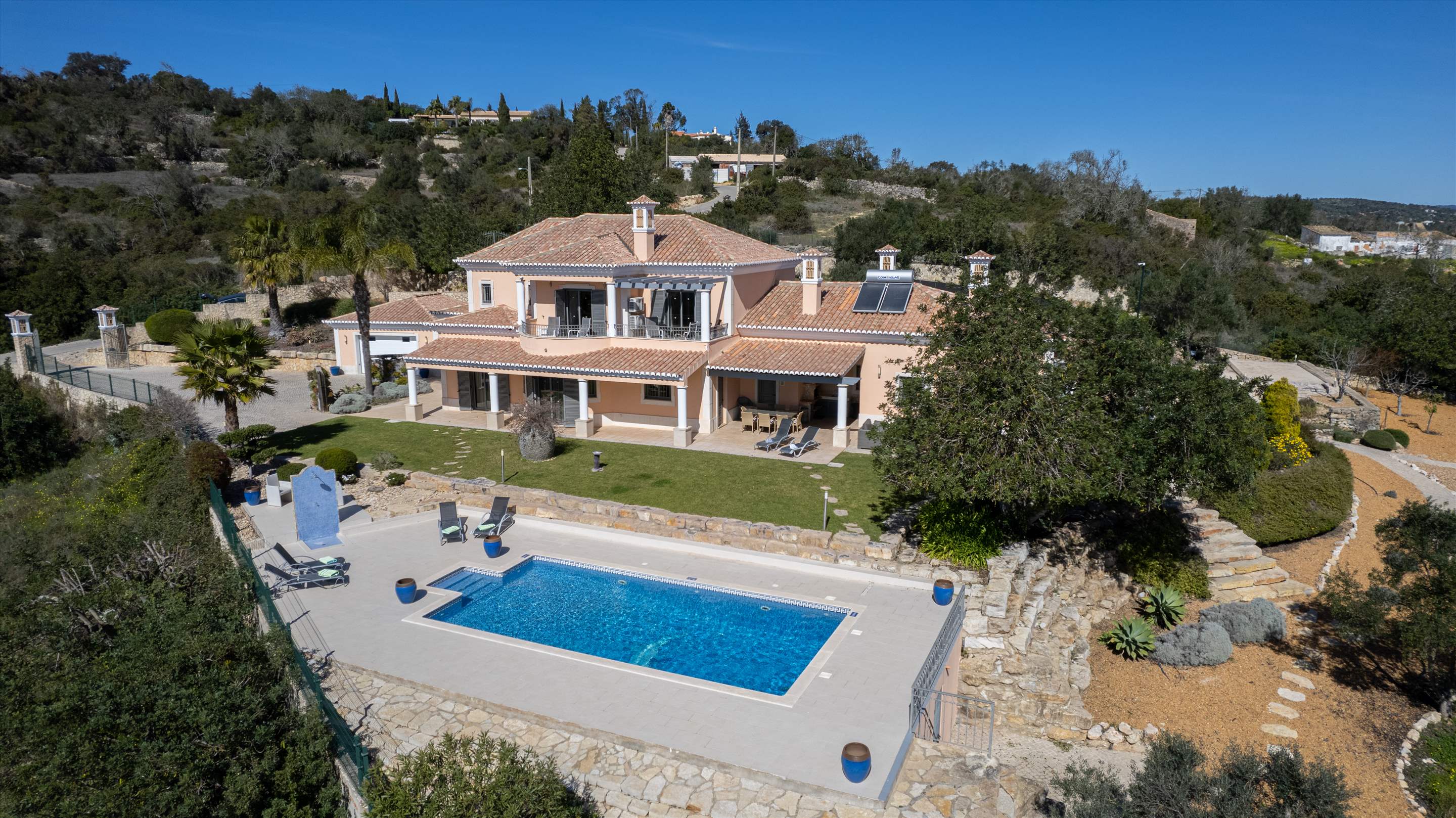Casa da Pena Branca Four Bedrooms, 8 Persons occupancy, 4 bedroom villa in Loule Area, Algarve