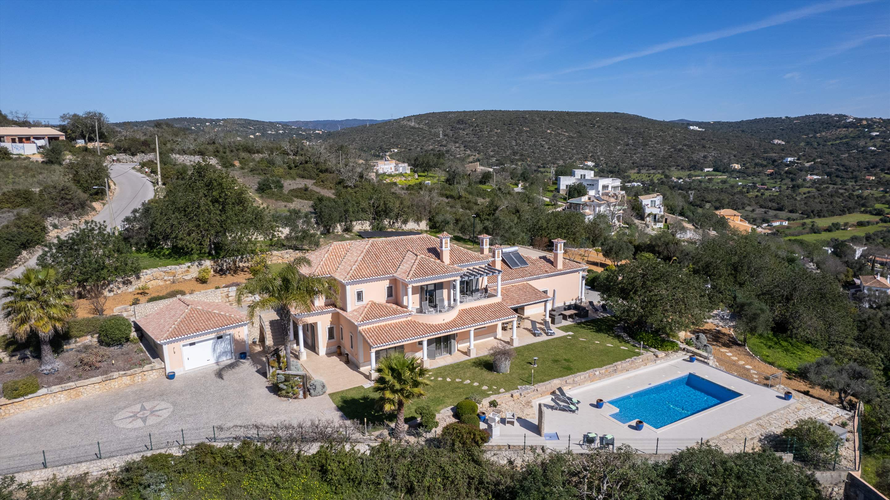 Casa da Pena Branca Four Bedrooms, 8 Persons occupancy, 4 bedroom villa in Loule Area, Algarve