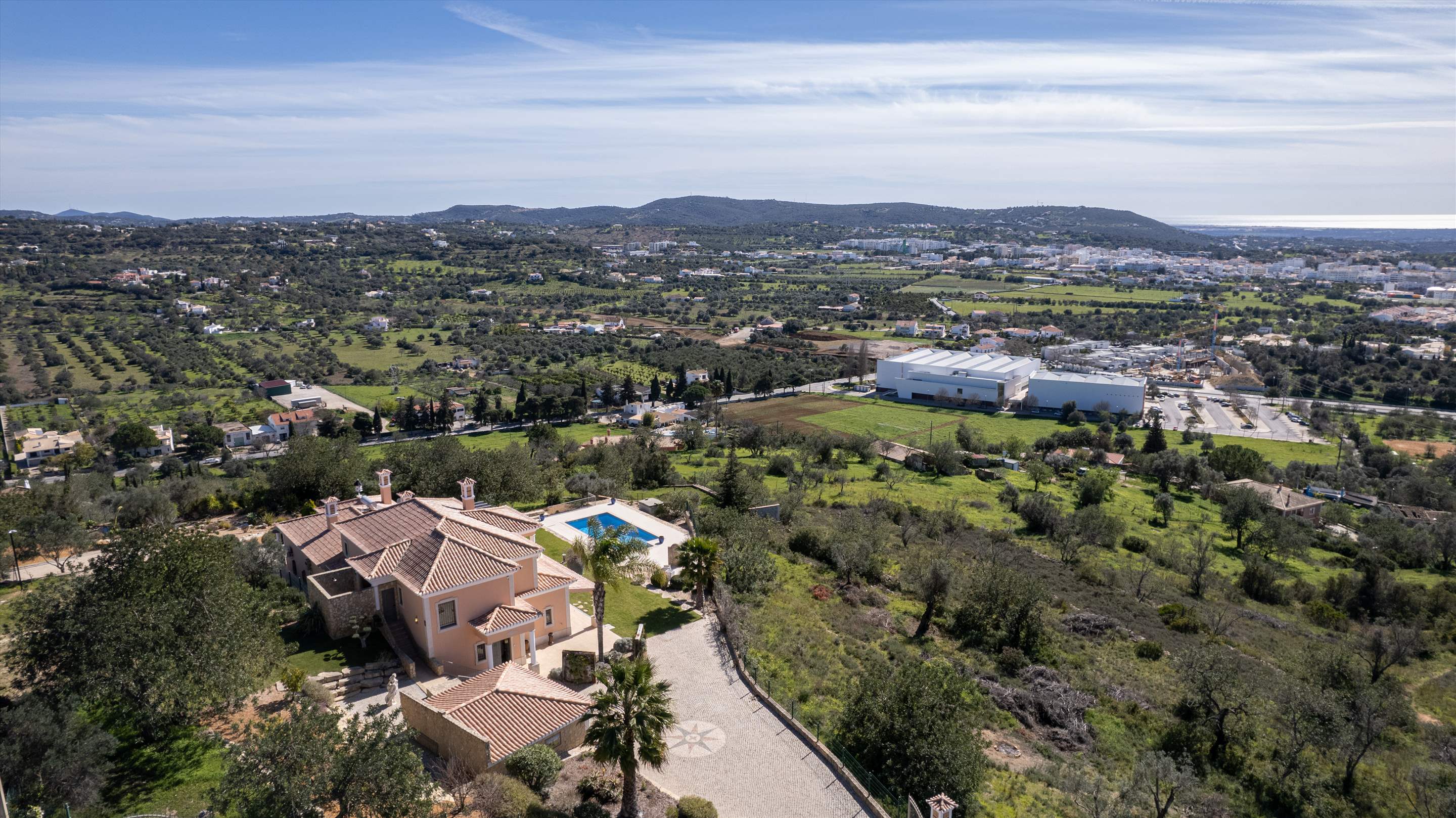 Casa da Pena Branca Four Bedrooms, 8 Persons occupancy, 4 bedroom villa in Loule Area, Algarve
