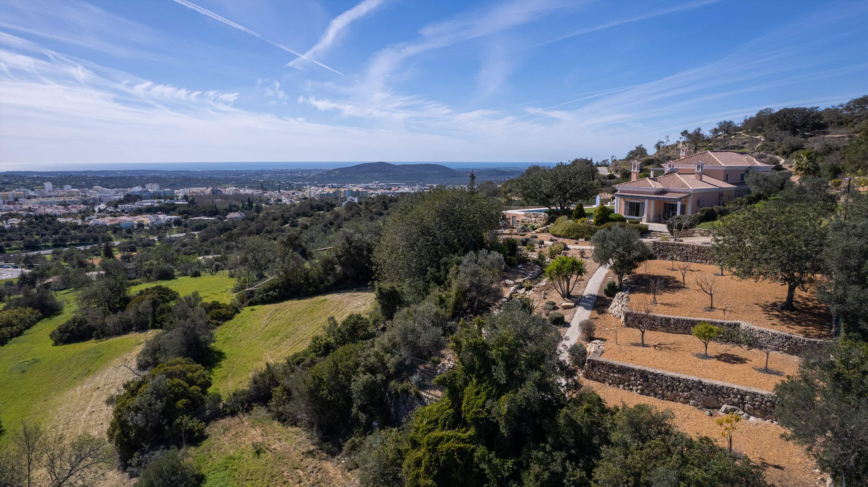 Casa da Pena Branca Four Bedrooms, 8 Persons occupancy, 4 bedroom villa in Loule Area, Algarve