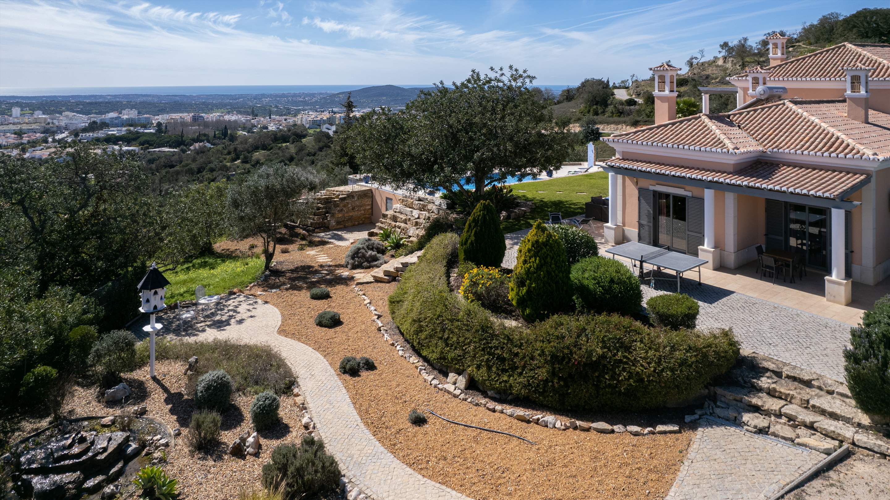 Casa da Pena Branca Four Bedrooms, 8 Persons occupancy, 4 bedroom villa in Loule Area, Algarve