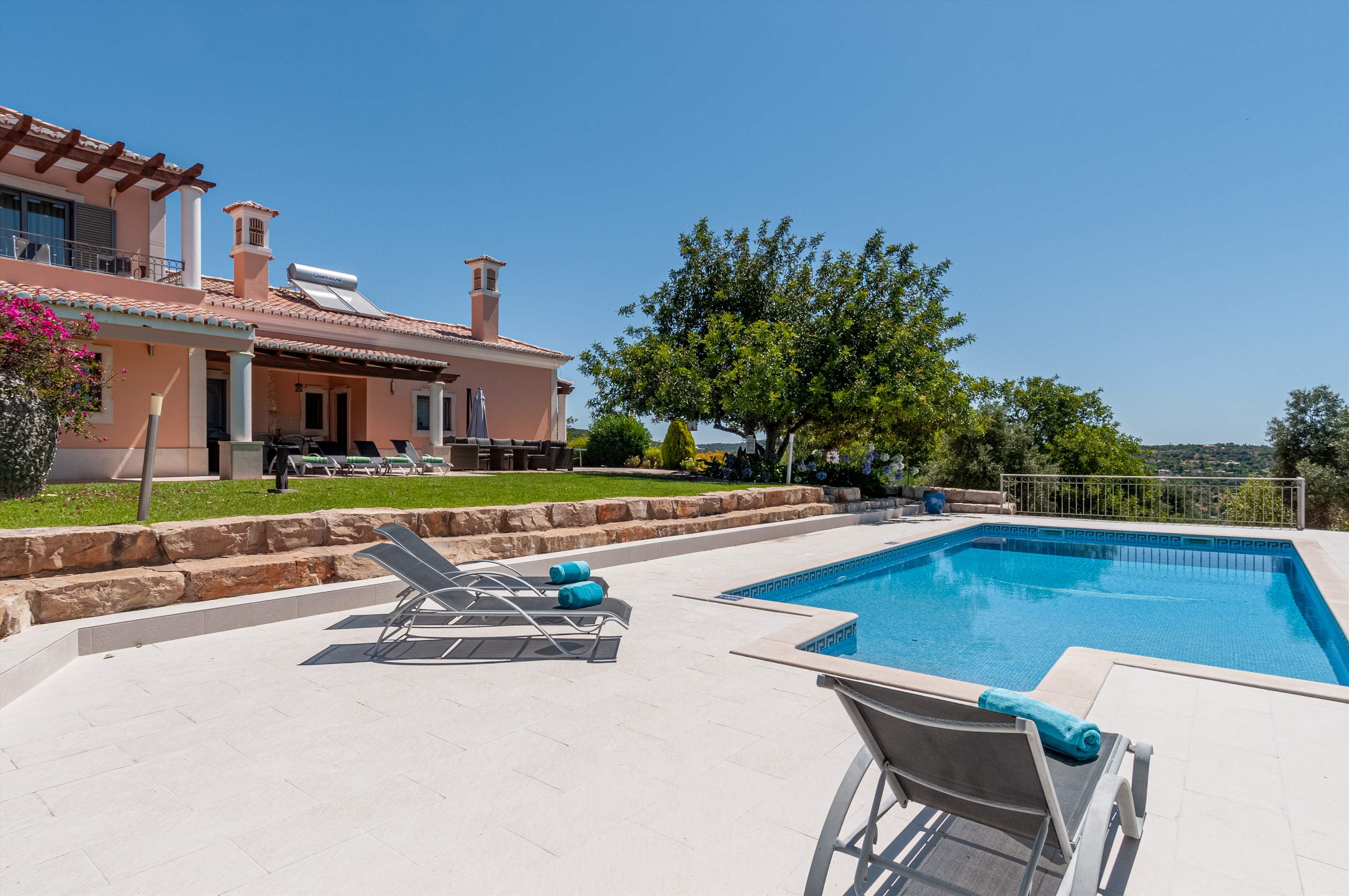 Casa da Pena Branca Four Bedrooms, 8 Persons occupancy, 4 bedroom villa in Loule Area, Algarve