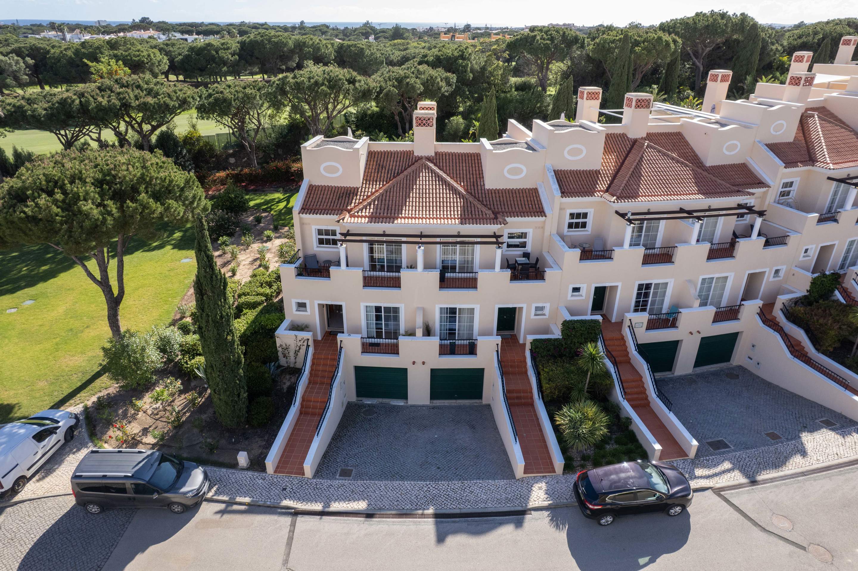 The Lemon Tree at Palmyra, 4 bedroom villa in Vila Sol, Algarve