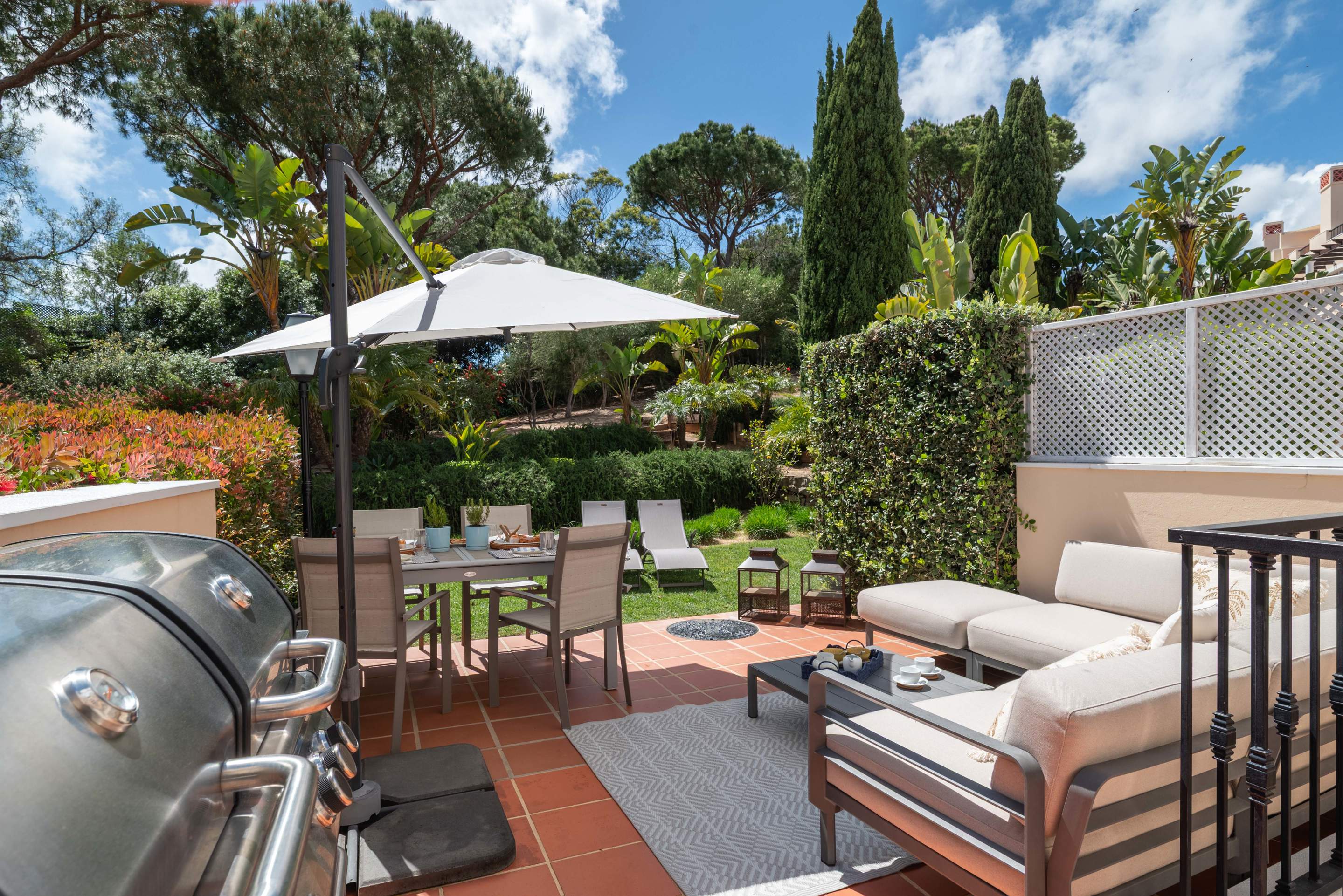 The Lemon Tree at Palmyra, 4 bedroom villa in Vila Sol, Algarve