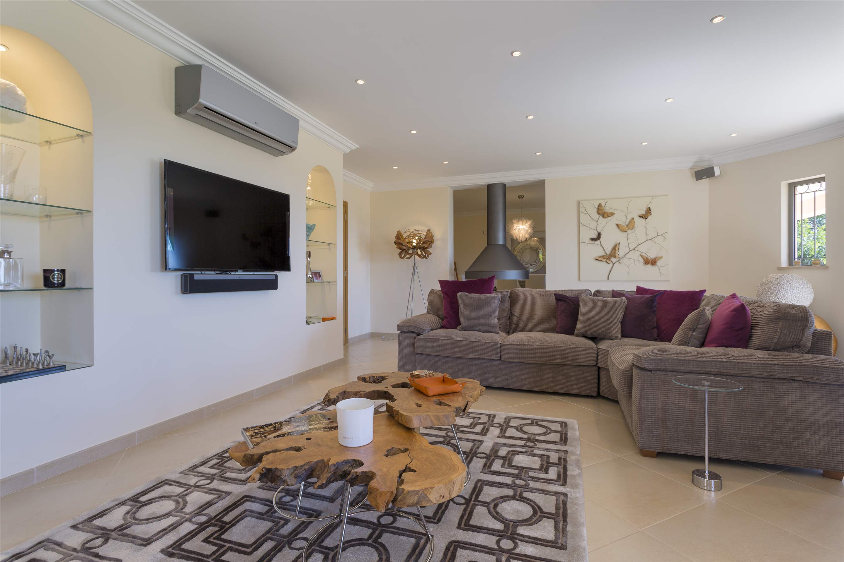 Casa da Pena Branca Four Bedrooms, 8 Persons occupancy, 4 bedroom villa in Loule Area, Algarve