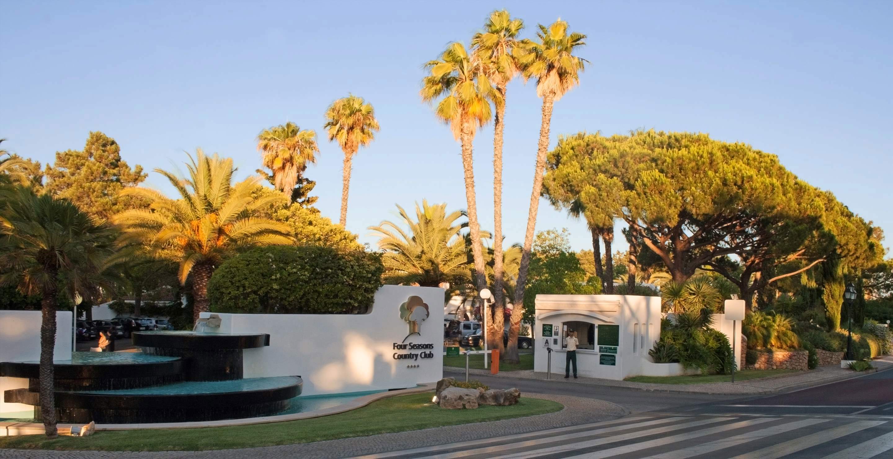 Four Seasons Country Club